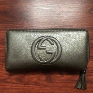 GUCCI Pewter Large Soho Leather Zip Around Wallet